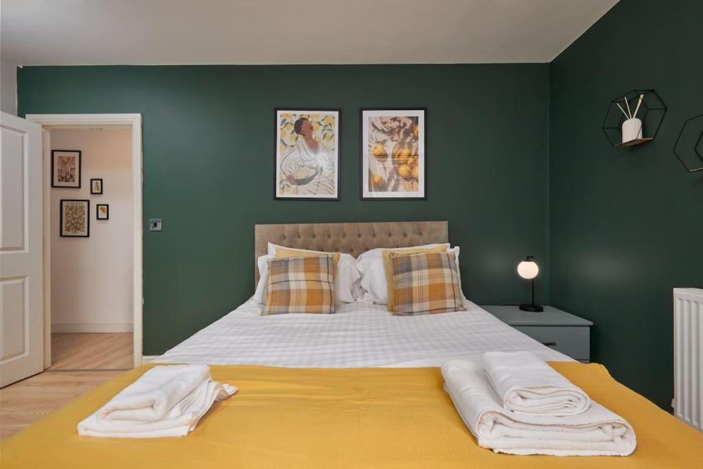 Leeds 3 Bedroom Flat Apartment *