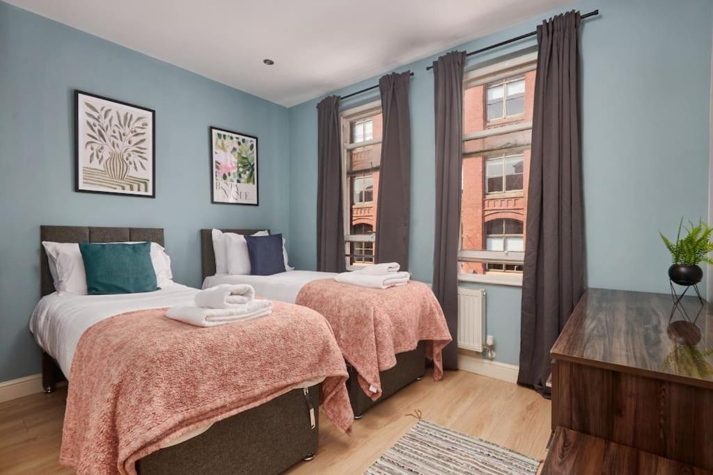 Leeds 3 Bedroom Flat *