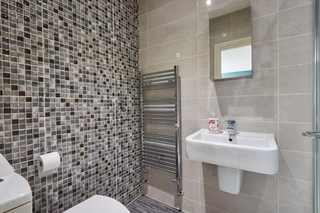 Leeds 3 Bedroom Flat Apartment Leeds (West Yorkshire)