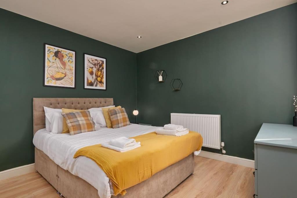 Leeds 3 Bedroom Flat Apartment *